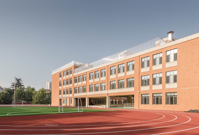 風(fēng)雨操場(chǎng).jpg 風(fēng)雨操場(chǎng).jpg