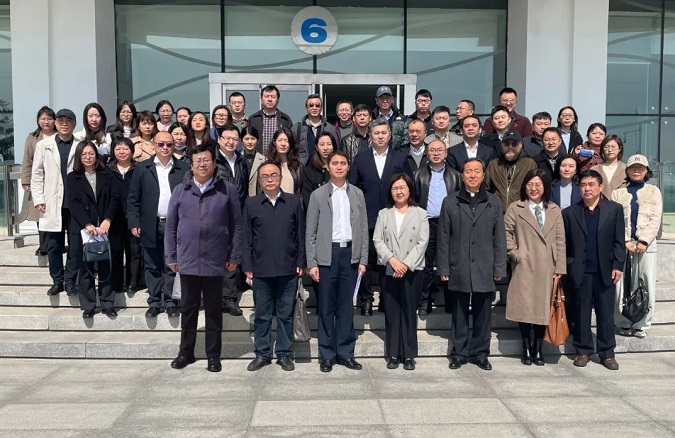 改尺寸-城鄉(xiāng)規(guī)劃學(xué)會合影留念.jpg 改尺寸-城鄉(xiāng)規(guī)劃學(xué)會合影留念.jpg